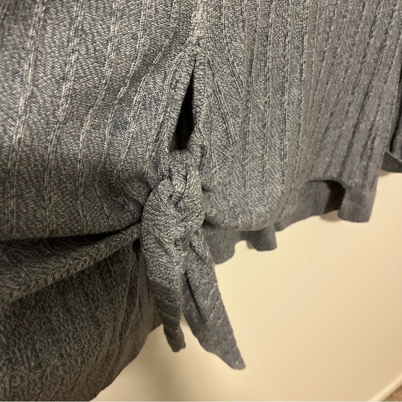 Soho New York & Company Relaxed Front Tie Sweater Top Size L - Picture 6 of 7